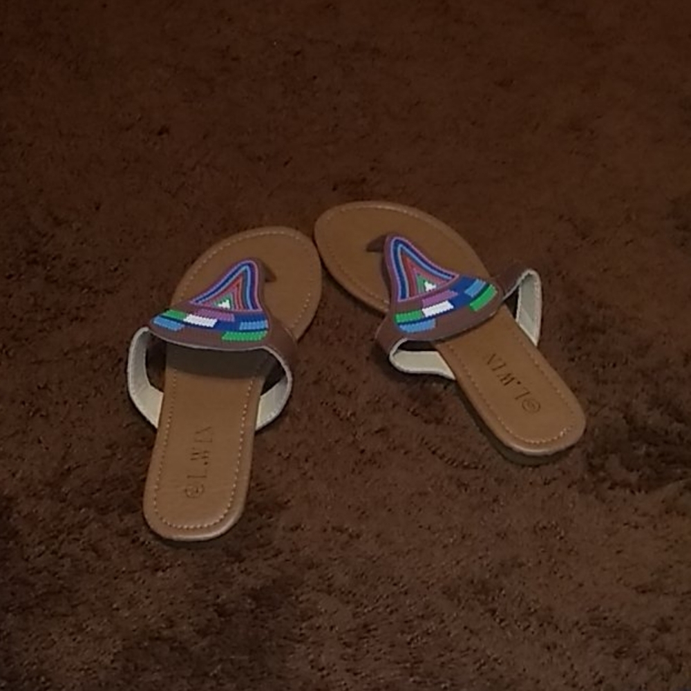 L.WIN brown geometric flip flops NIB